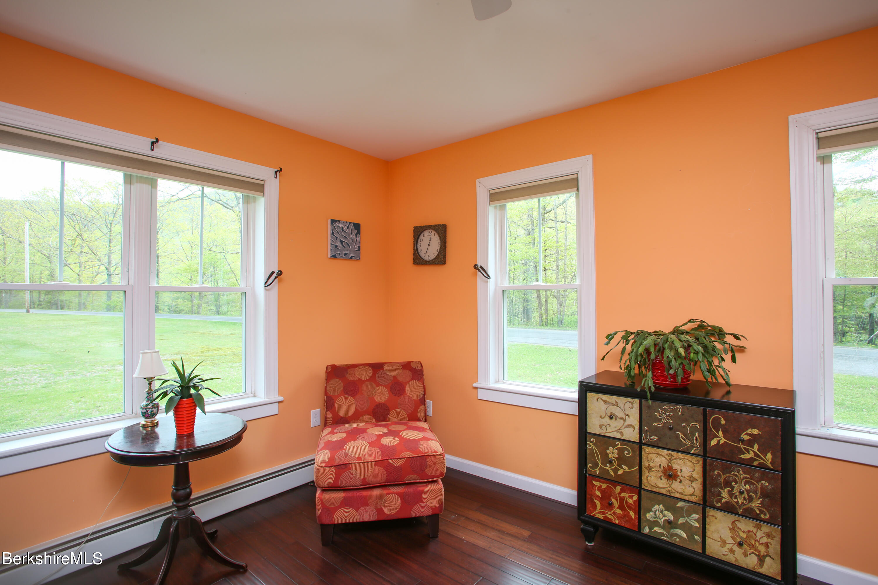 327 River Rd
