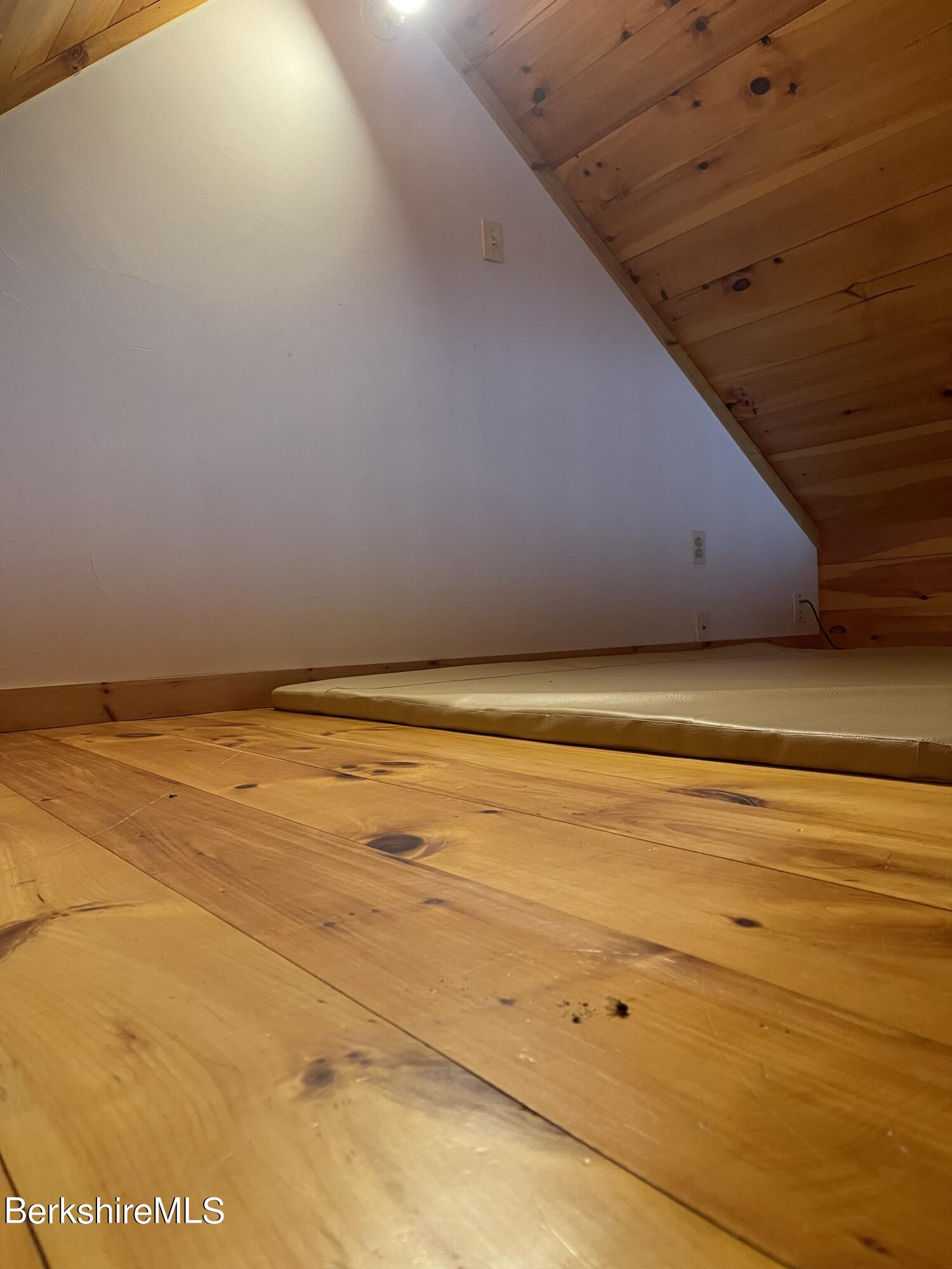 14 INGELL Rd, GARAGE STUDIO