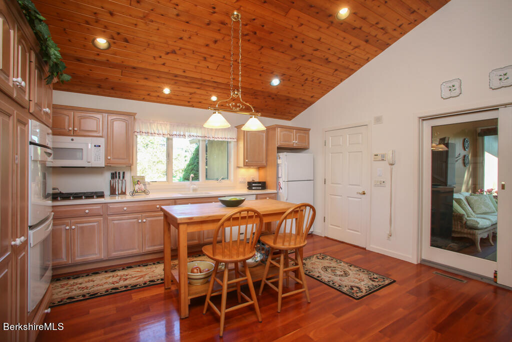 37 Kalliste Hill
