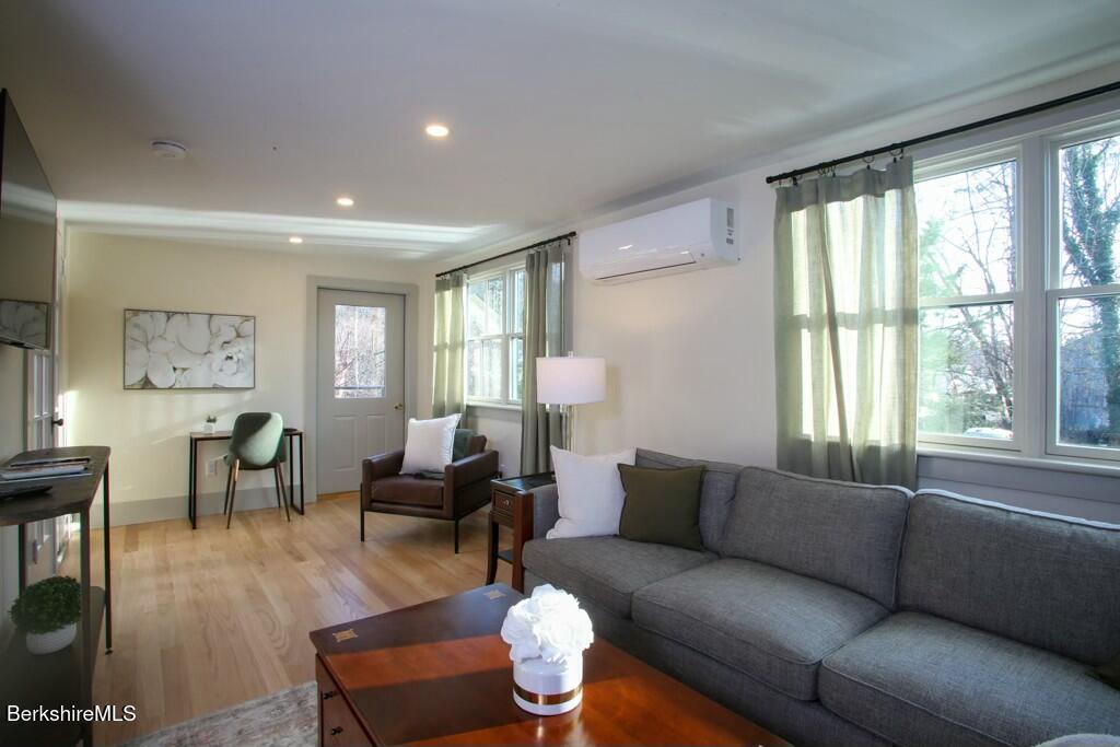 44 Main St, APT #1