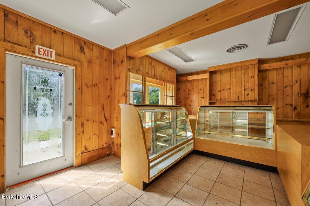 260 Stockbridge Rd