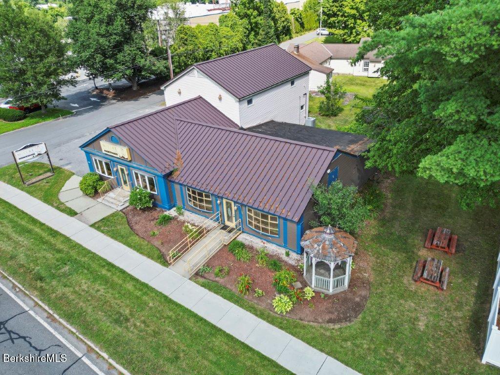 260 Stockbridge Rd