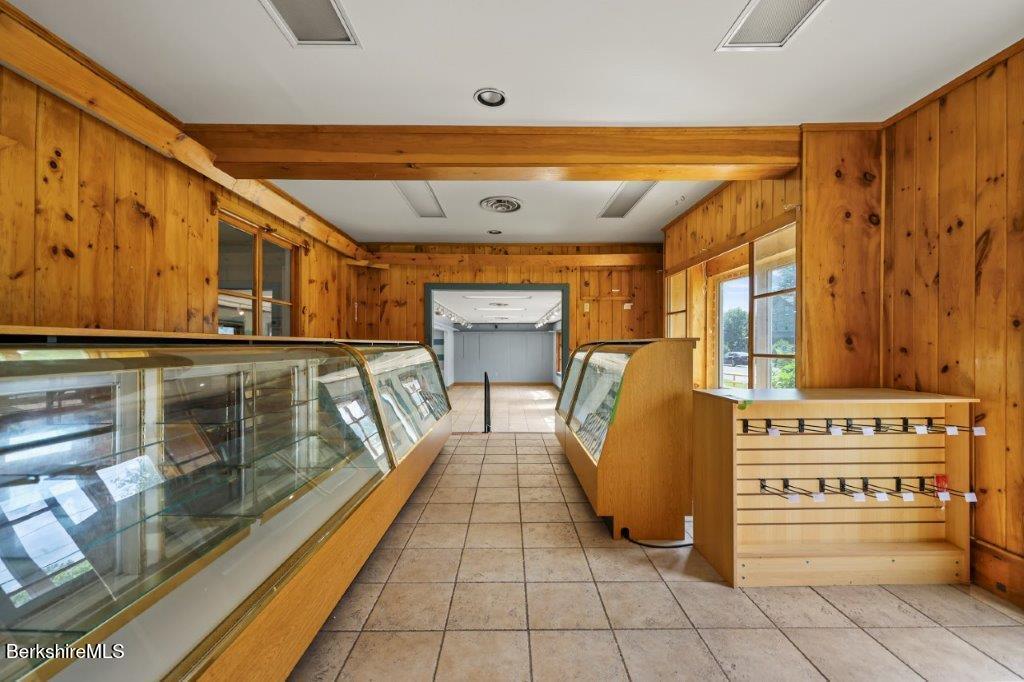 260 Stockbridge Rd