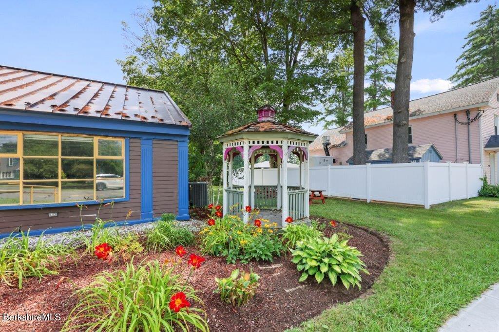 260 Stockbridge Rd