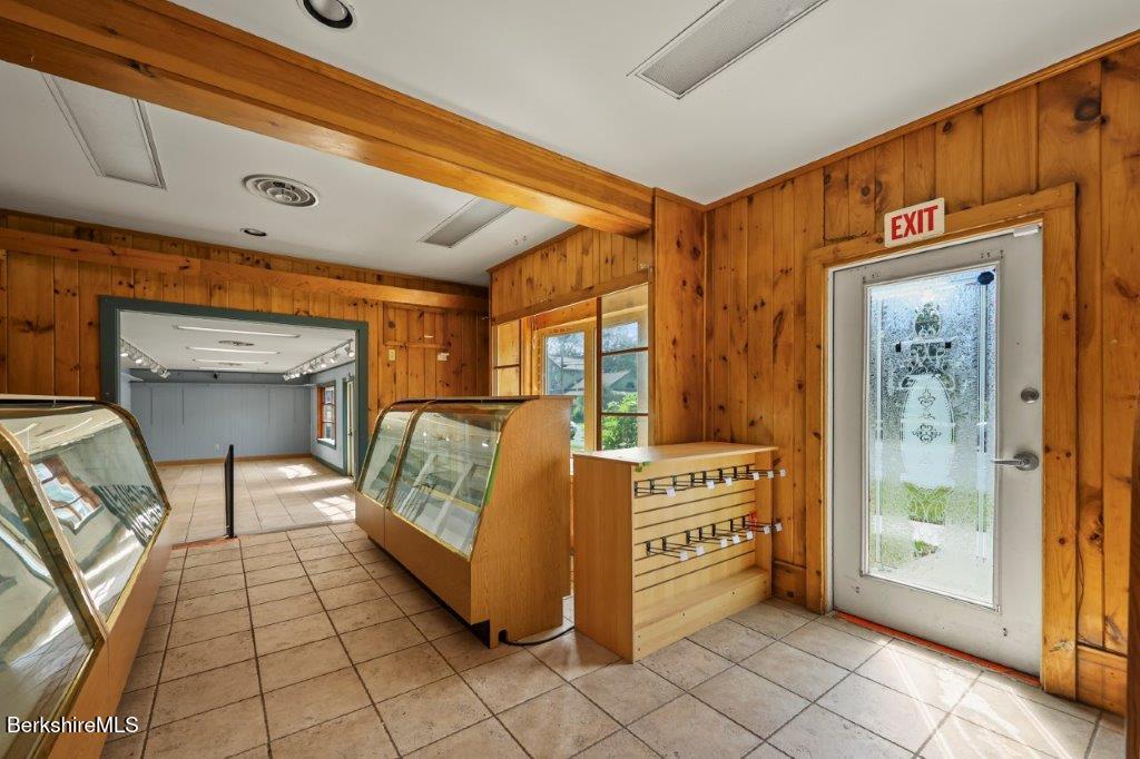 260 Stockbridge Rd