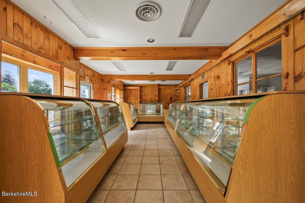260 Stockbridge Rd