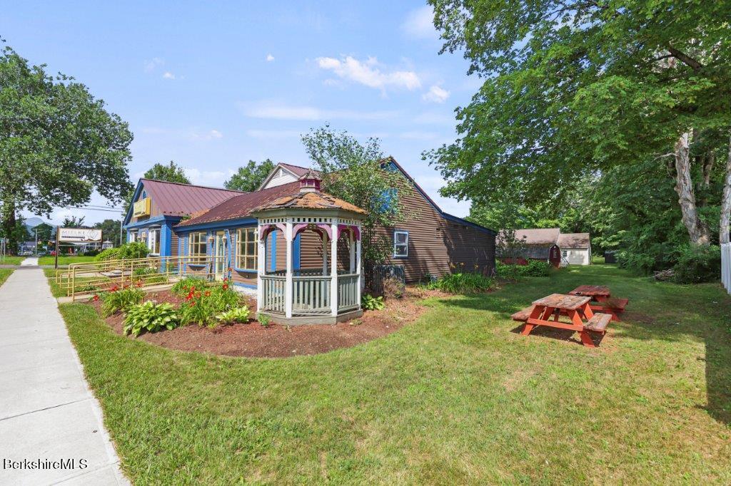 260 Stockbridge Rd