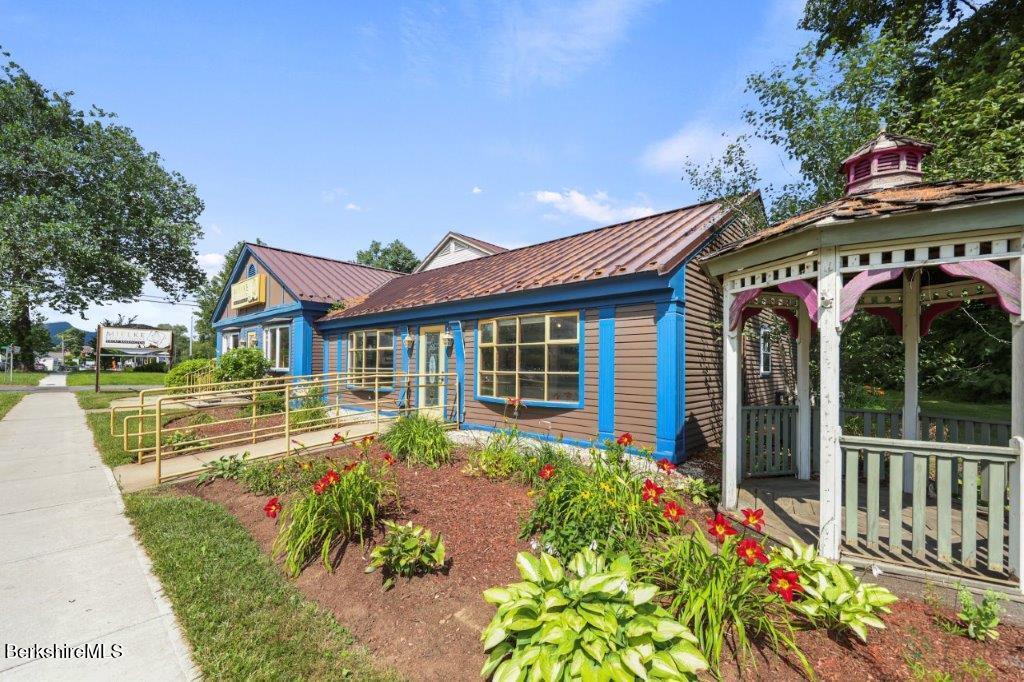 260 Stockbridge Rd