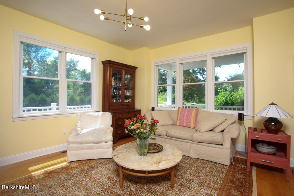 5 Silver Mine Ln
