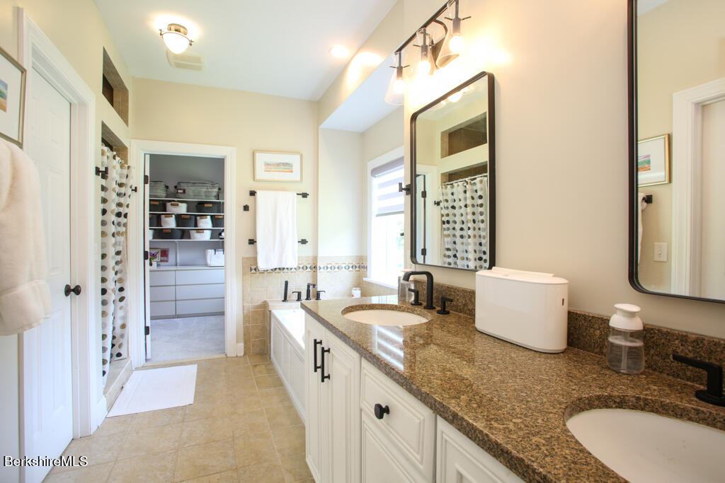 5 Silver Mine Ln