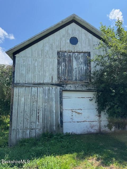 15 Golden Hill Rd