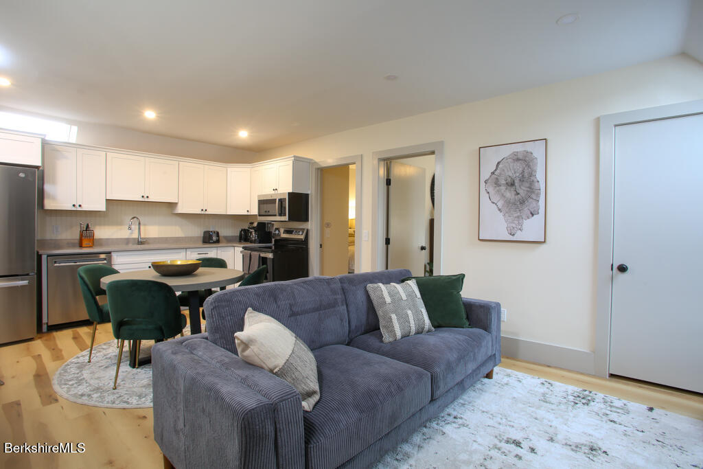 44 Main St 3
