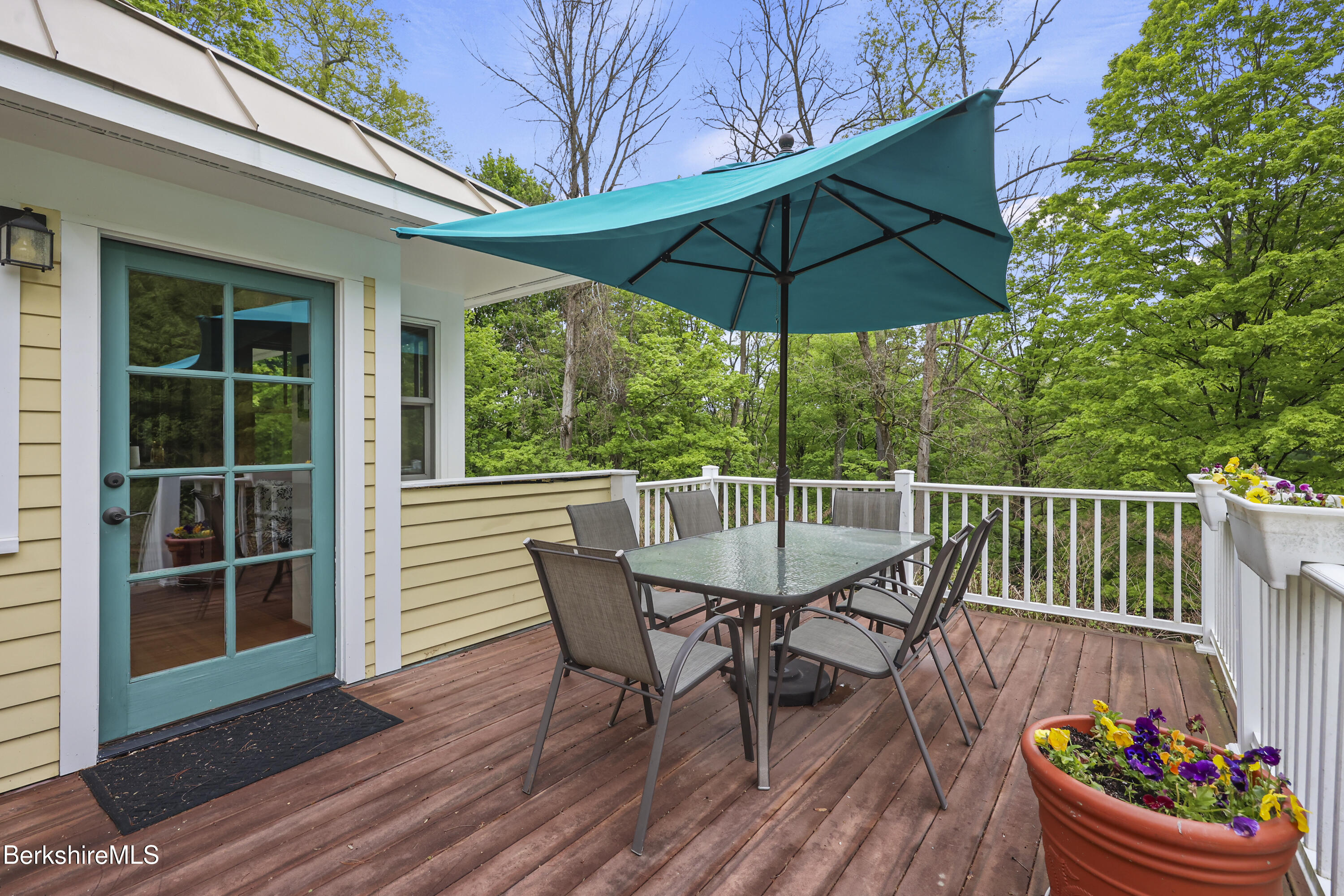 9 Prospect Lake Rd