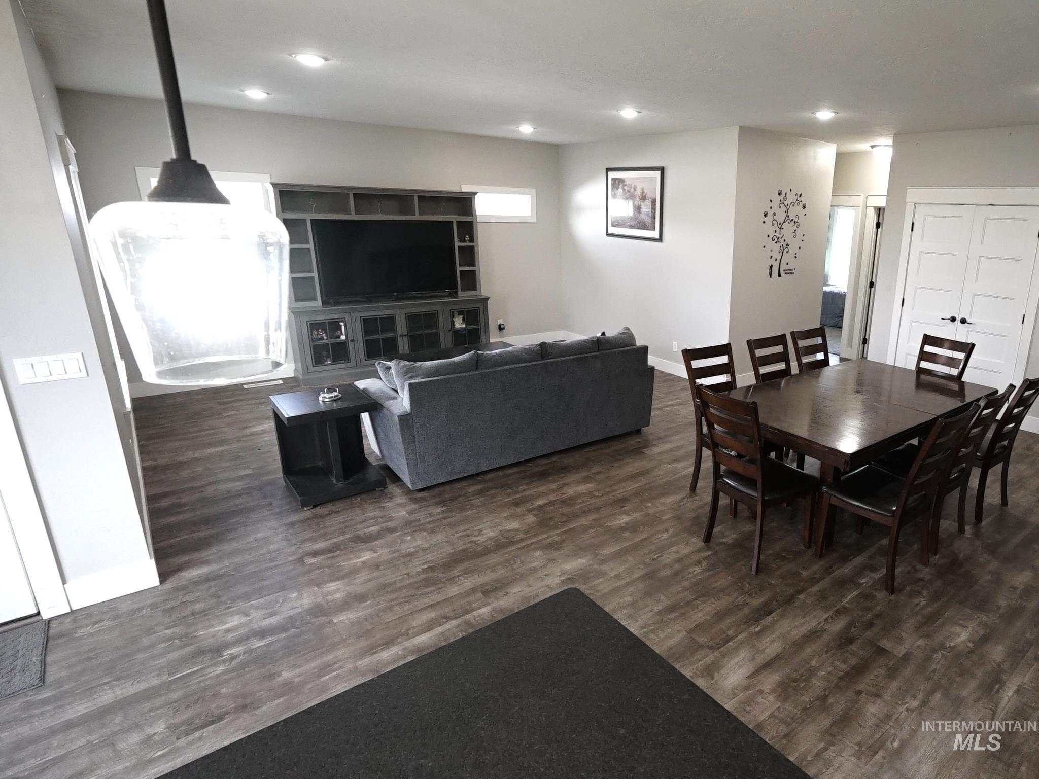 415 S Kansas