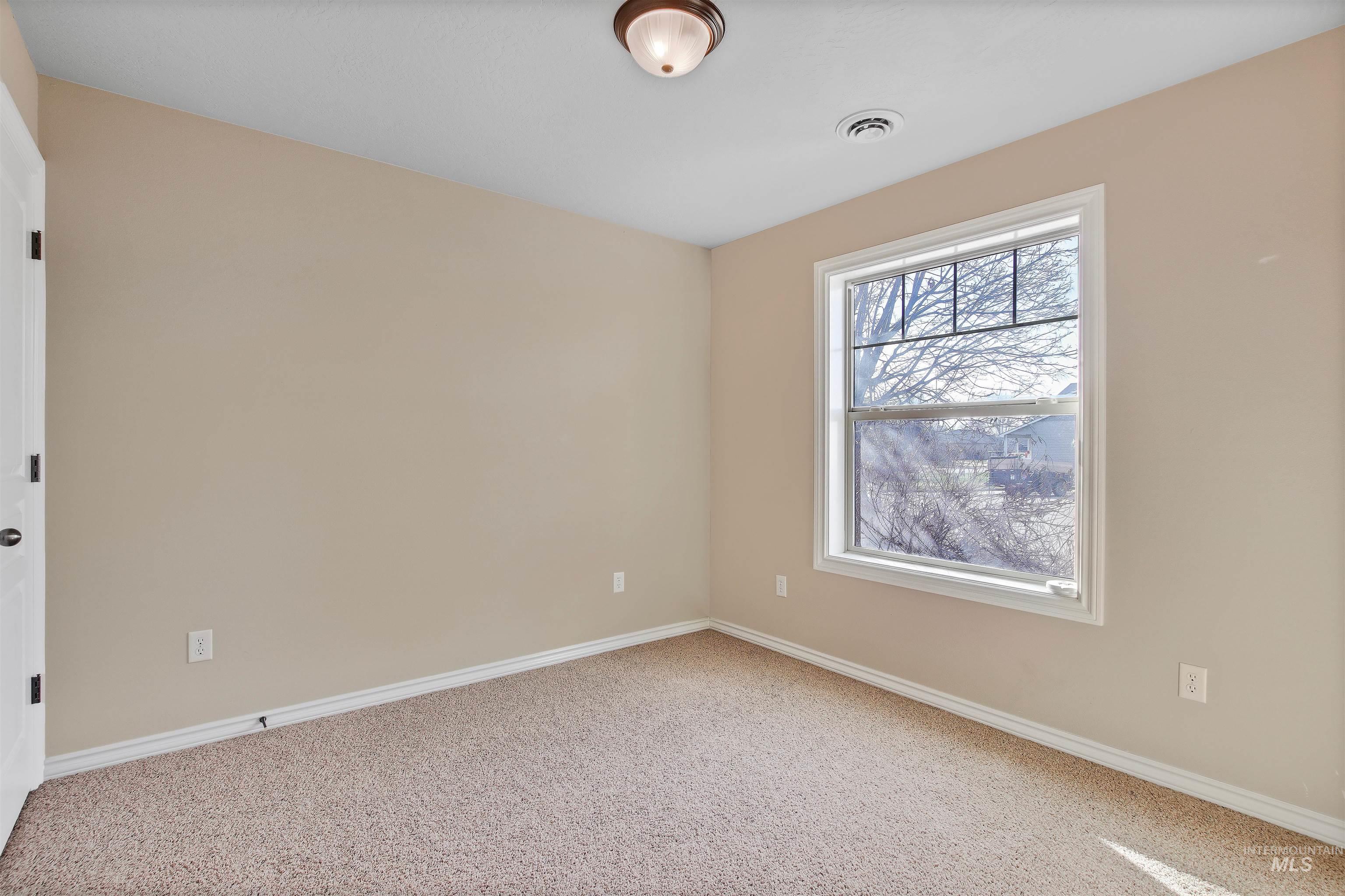 138 NE Lotus Ct