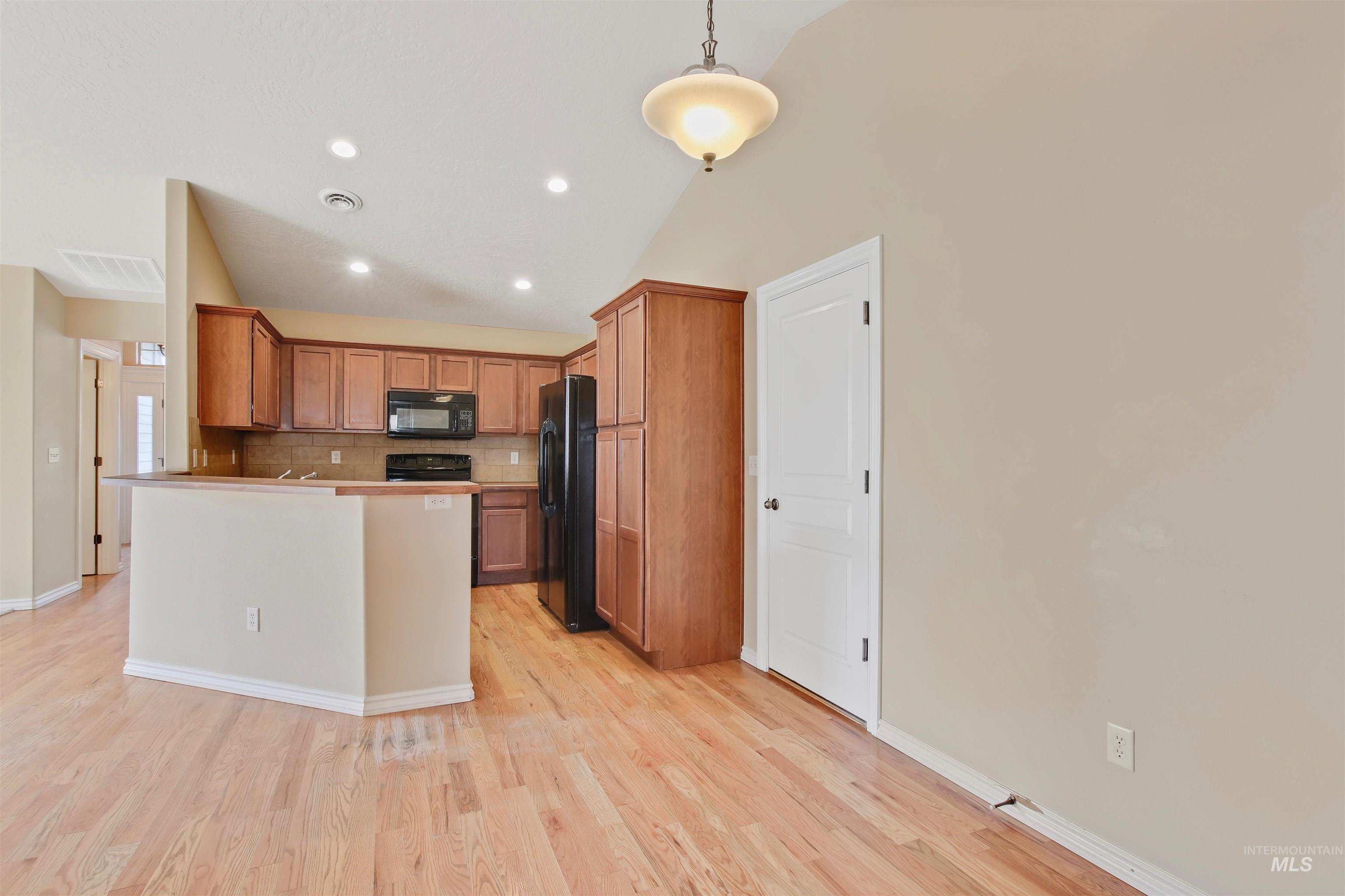 138 NE Lotus Ct