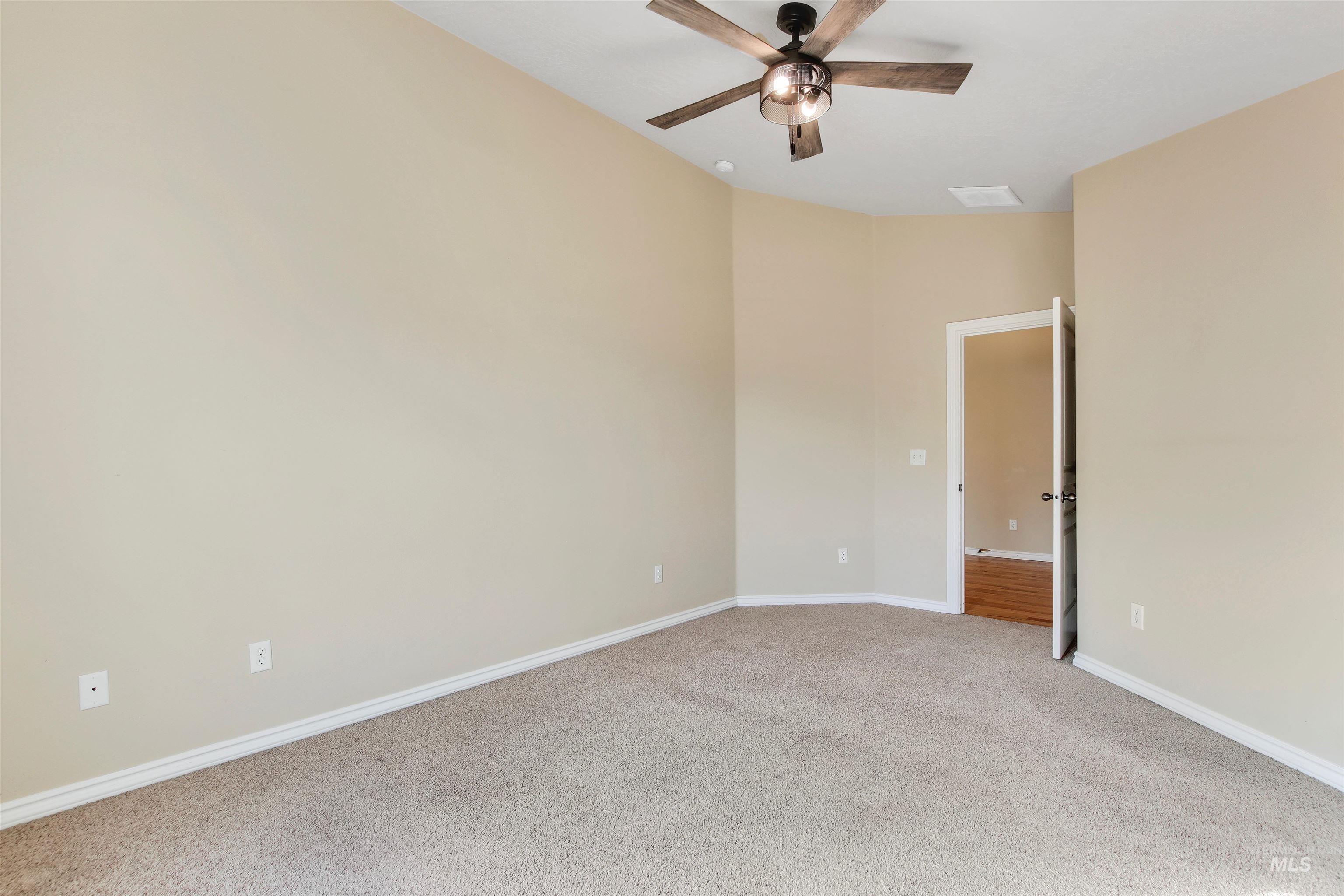 138 NE Lotus Ct