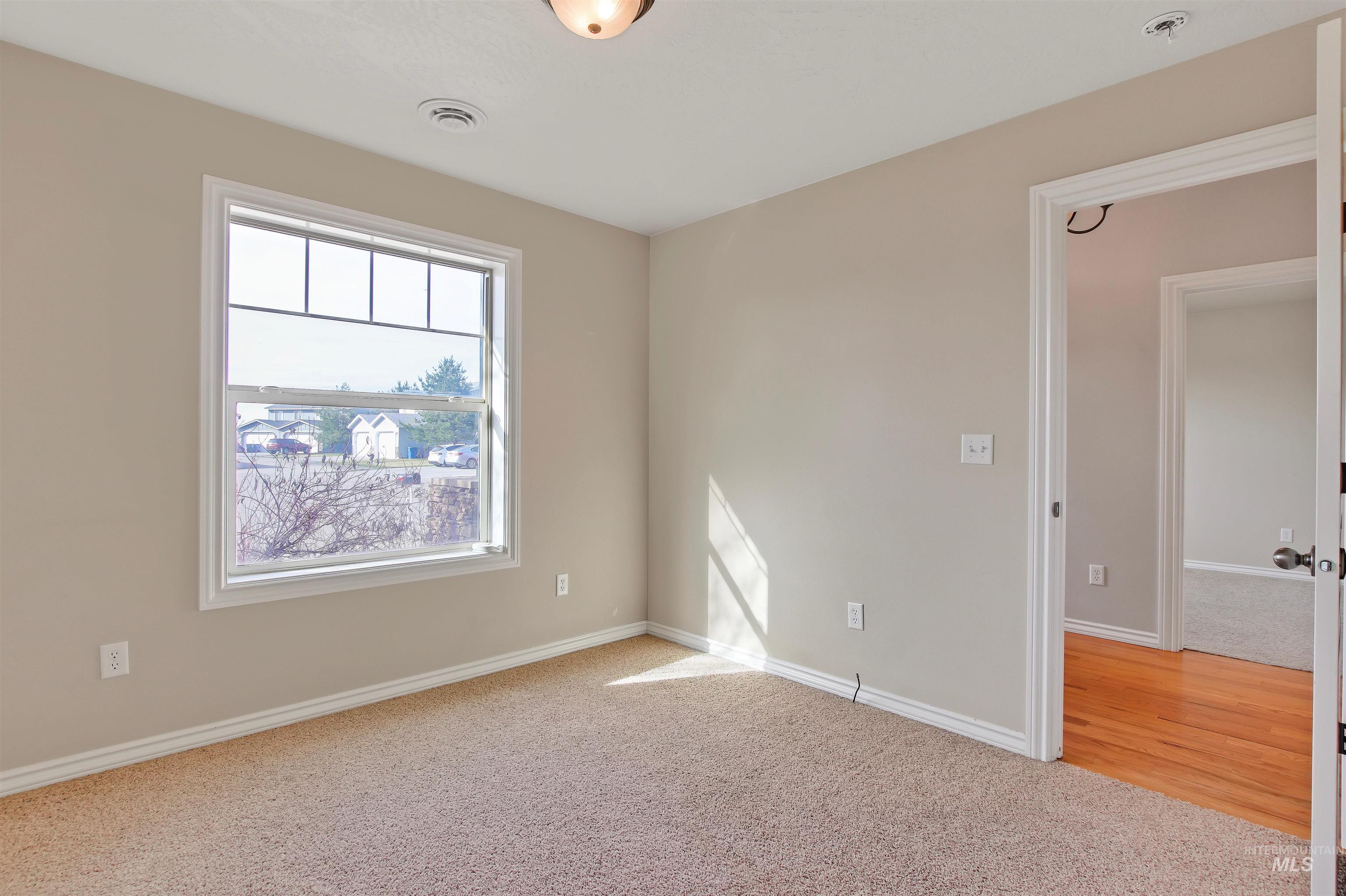 138 NE Lotus Ct