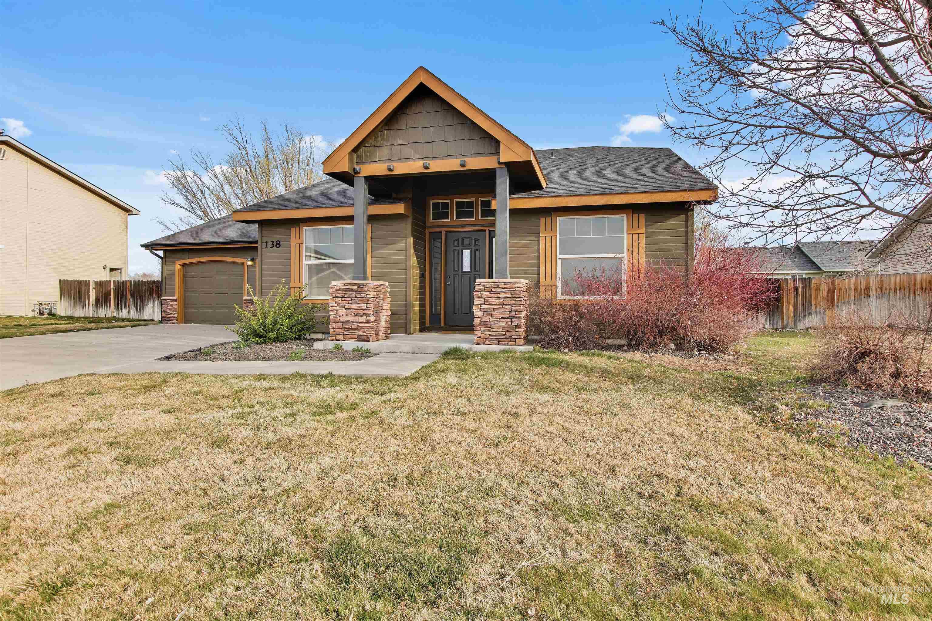 138 NE Lotus Ct