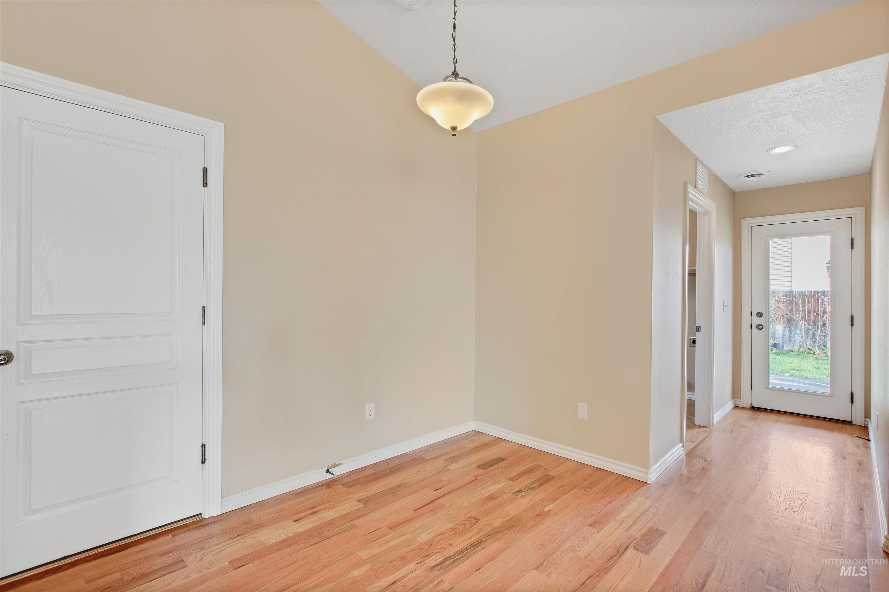 138 NE Lotus Ct