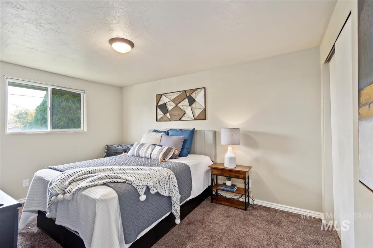 1137 W Owyhee Ave