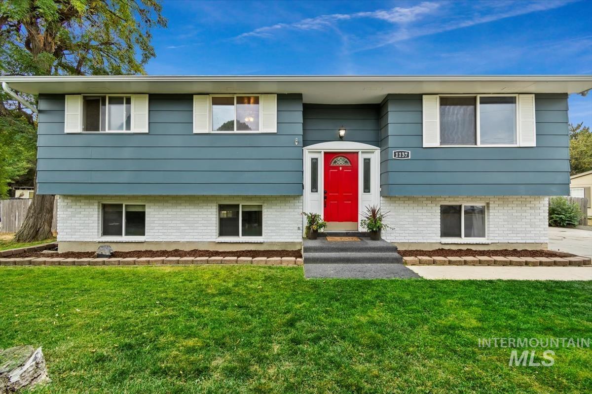 1137 W Owyhee Ave