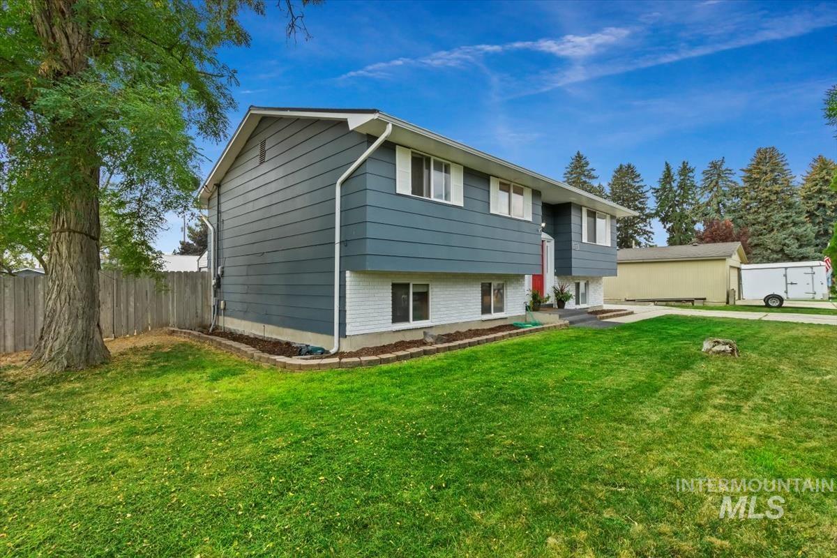 1137 W Owyhee Ave