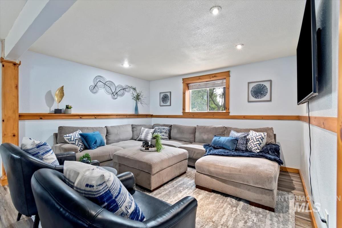 1137 W Owyhee Ave