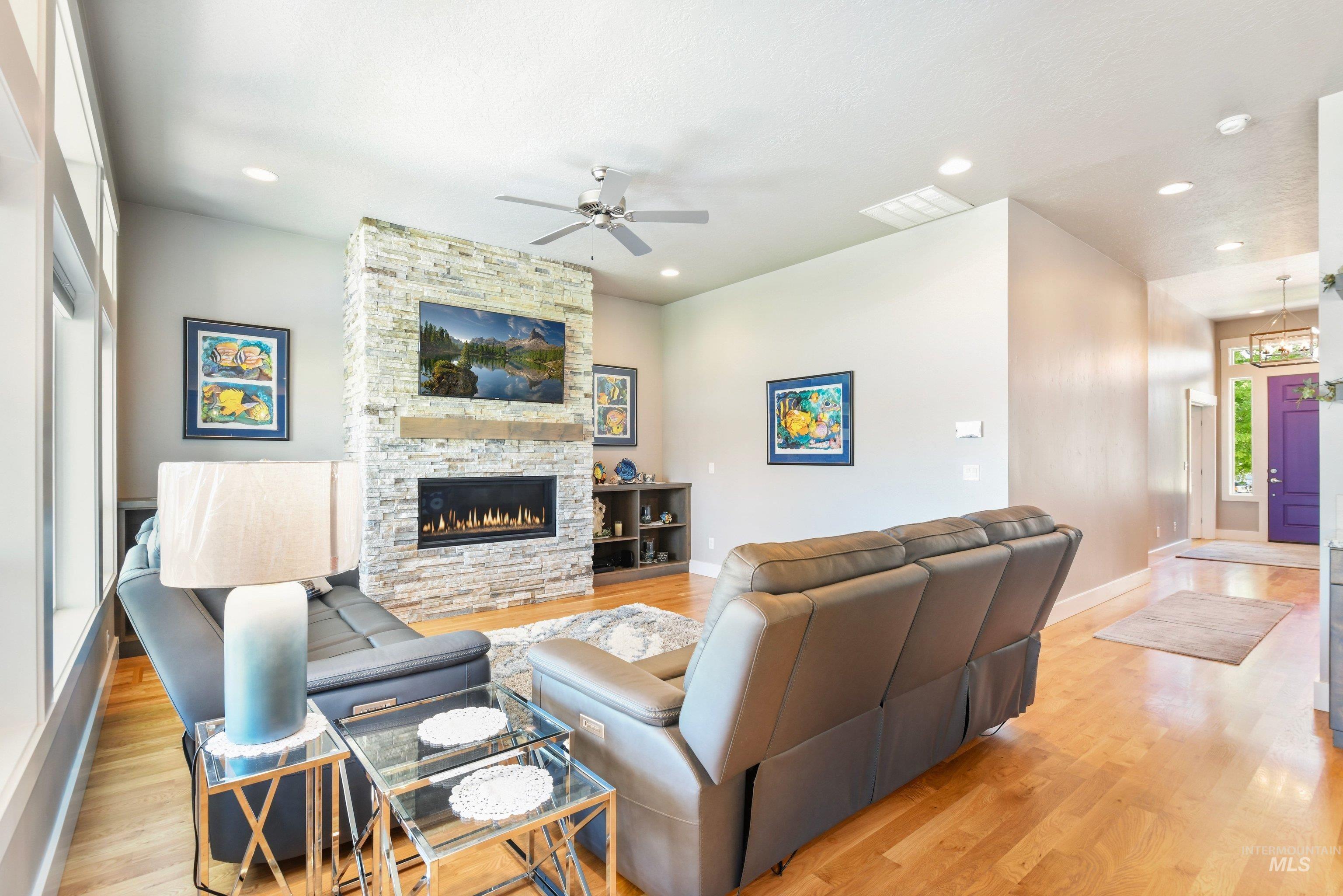 552 W Buroak Drive