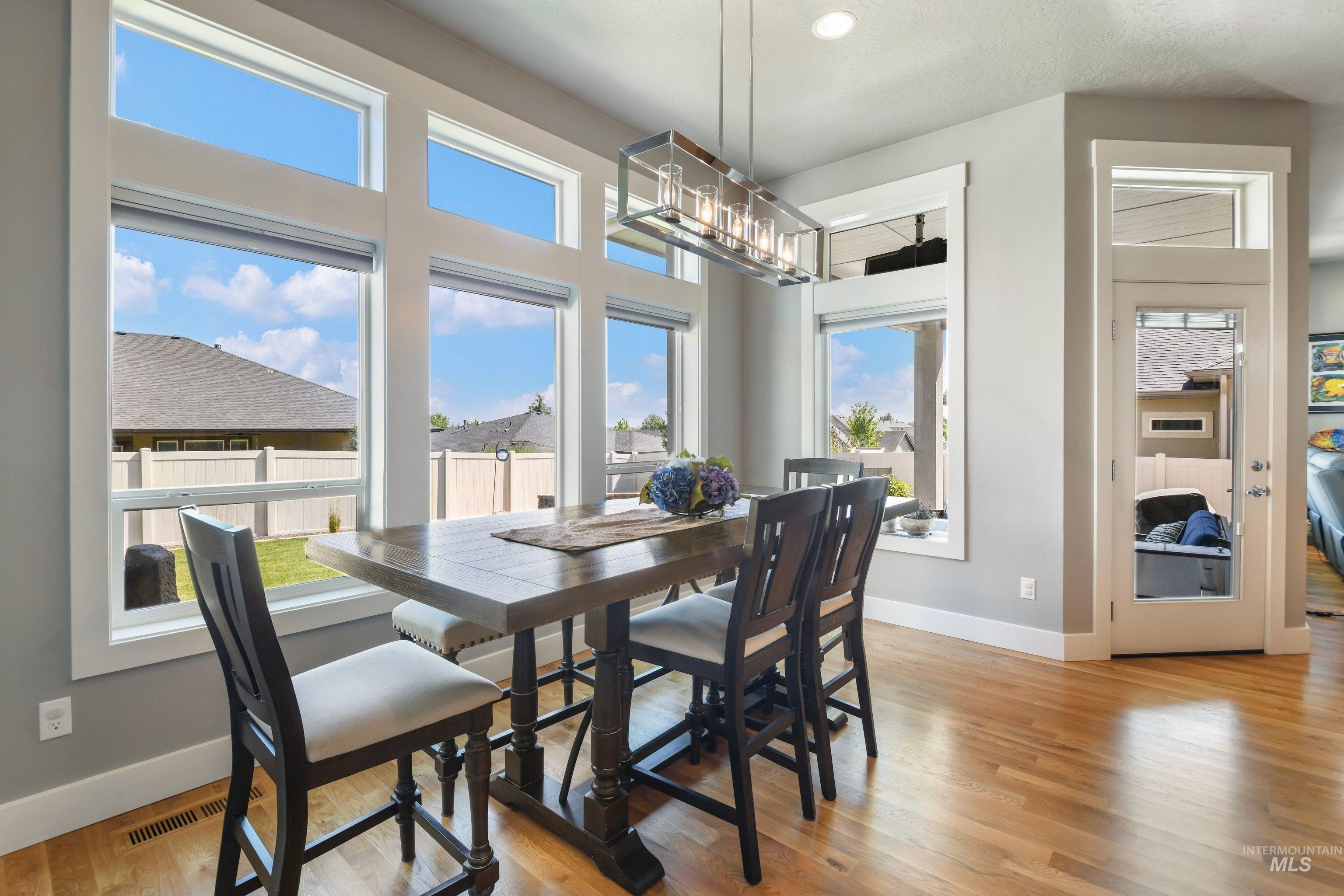 552 W Buroak Drive
