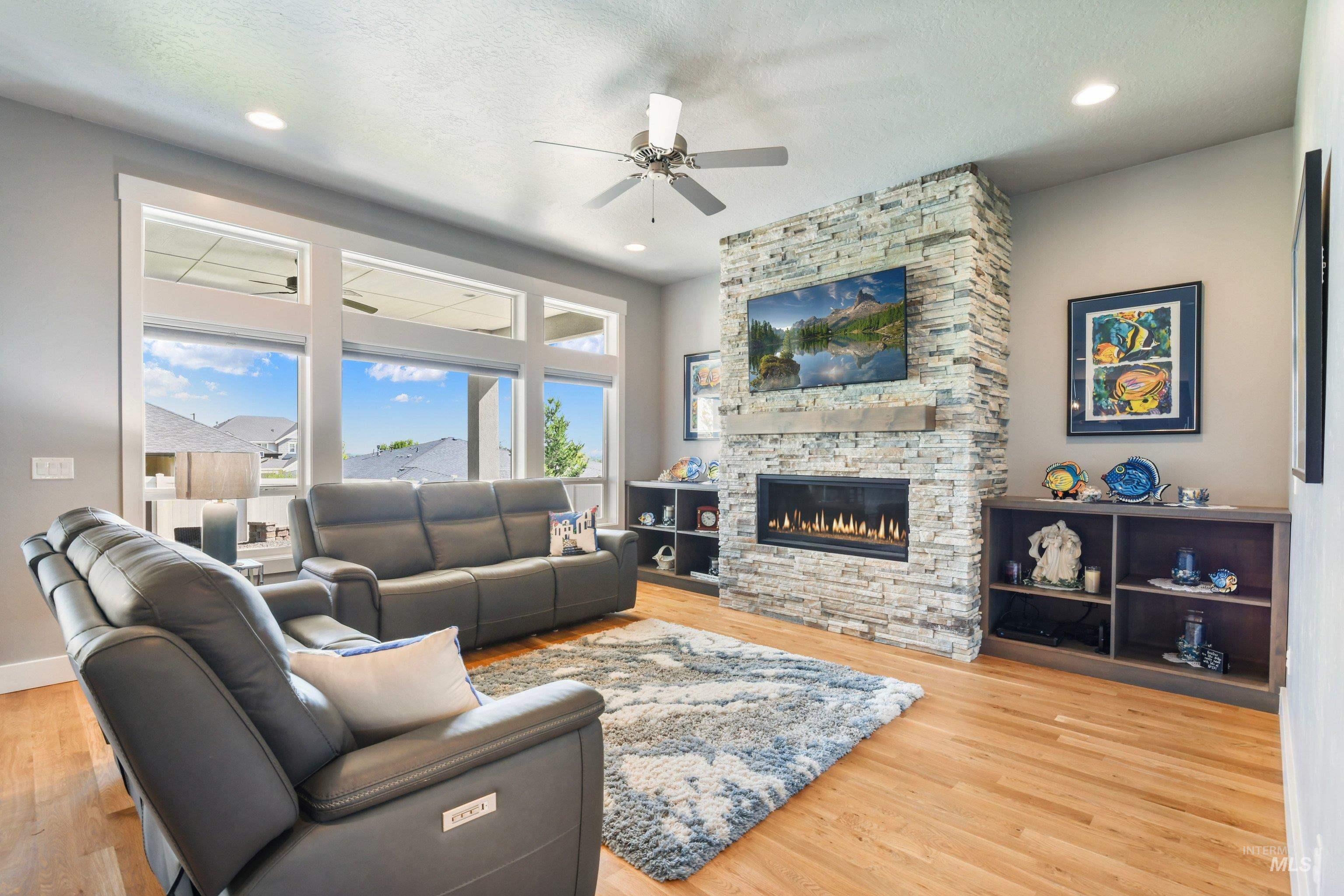 552 W Buroak Drive