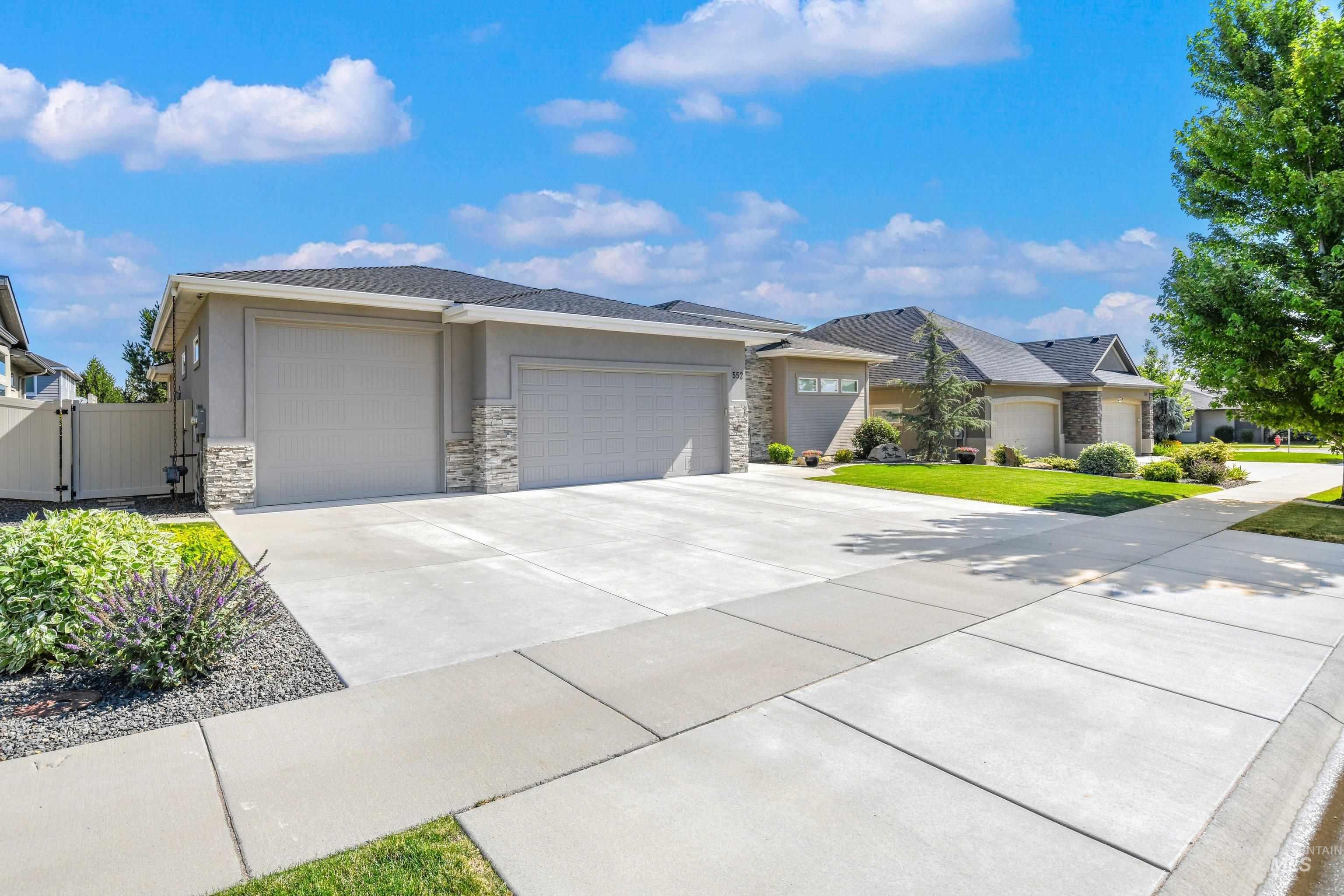 552 W Buroak Drive
