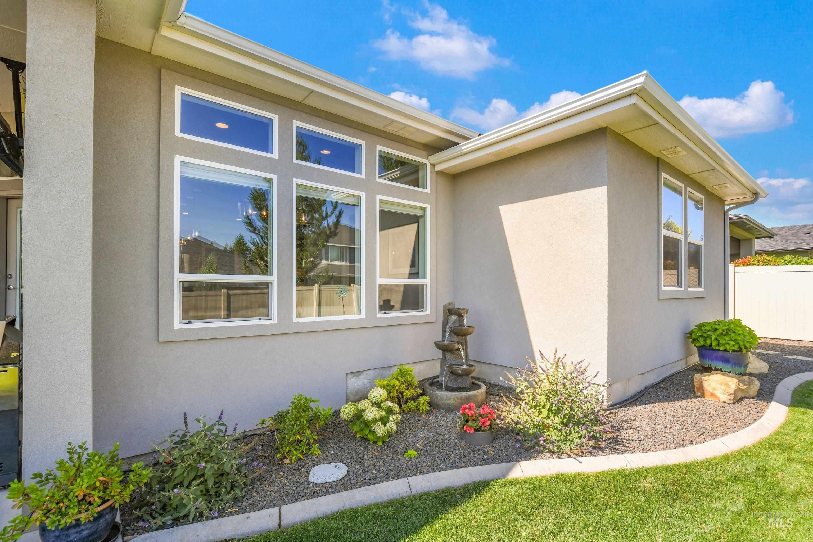 552 W Buroak Drive
