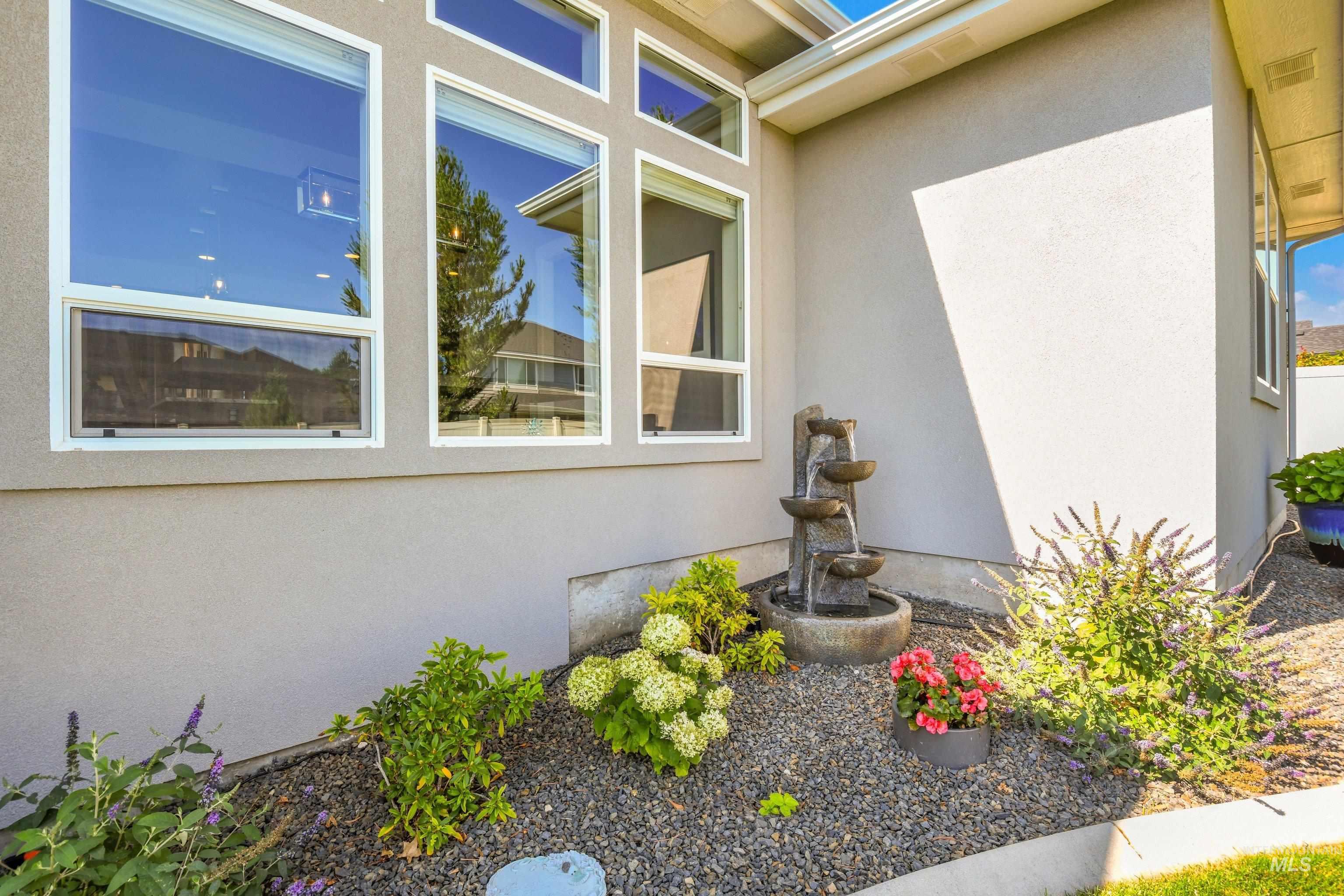 552 W Buroak Drive