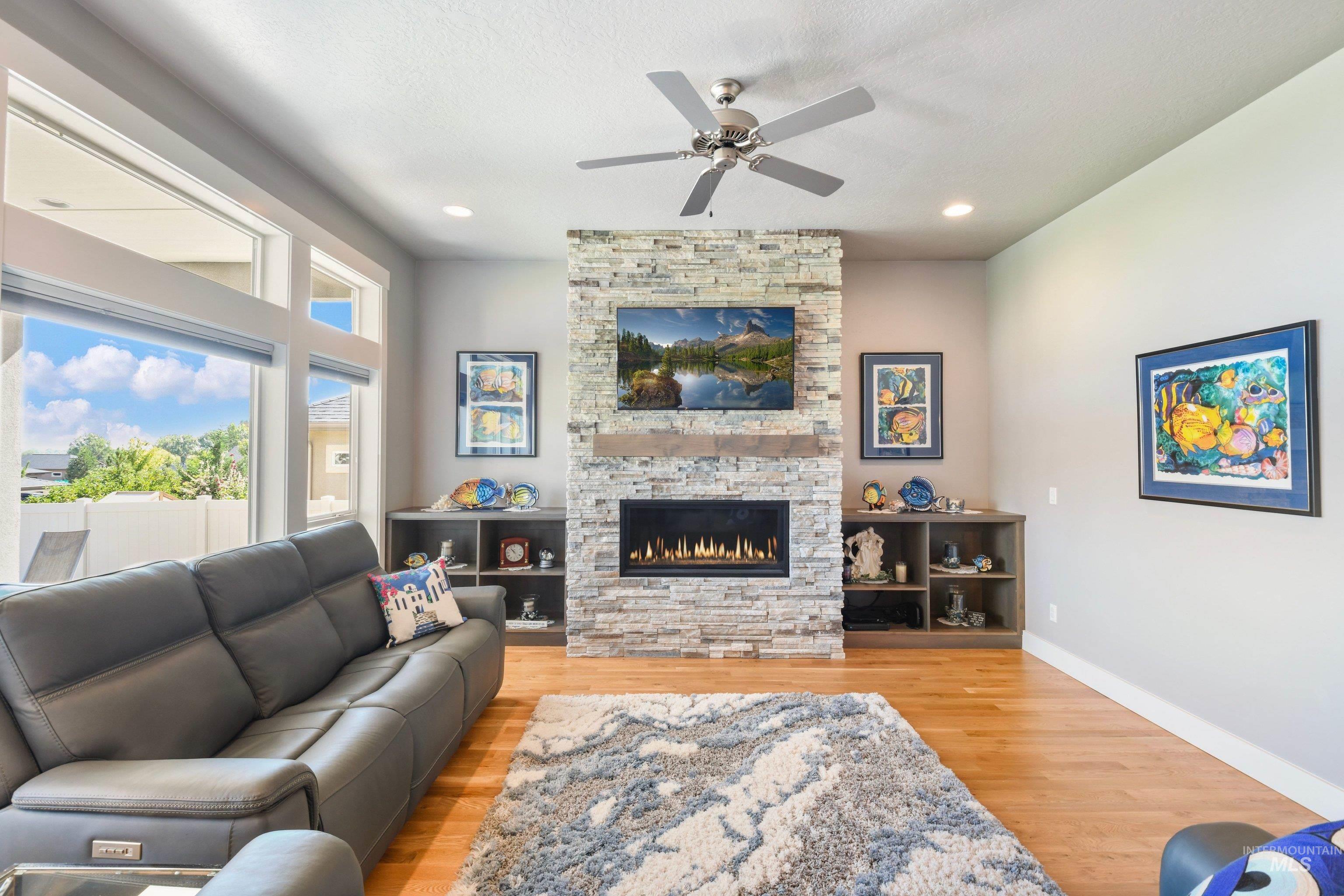 552 W Buroak Drive
