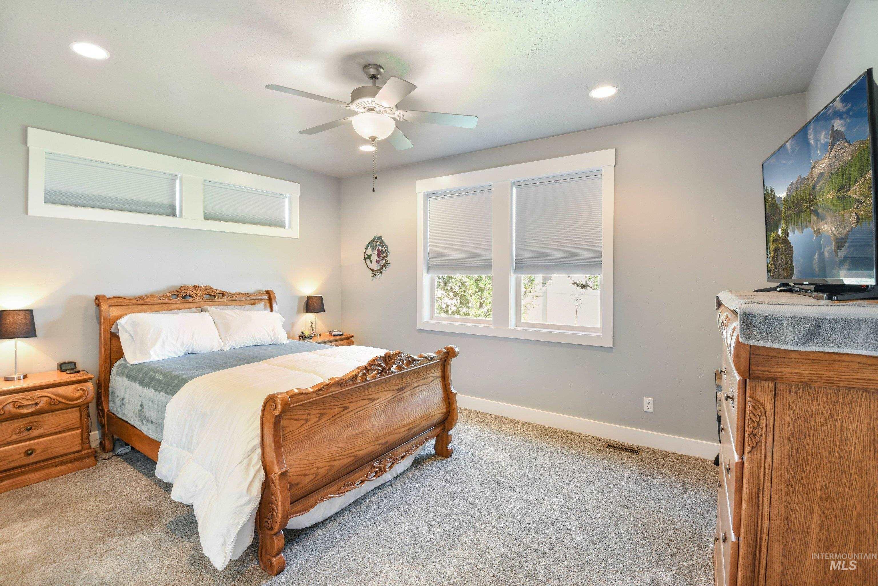 552 W Buroak Drive