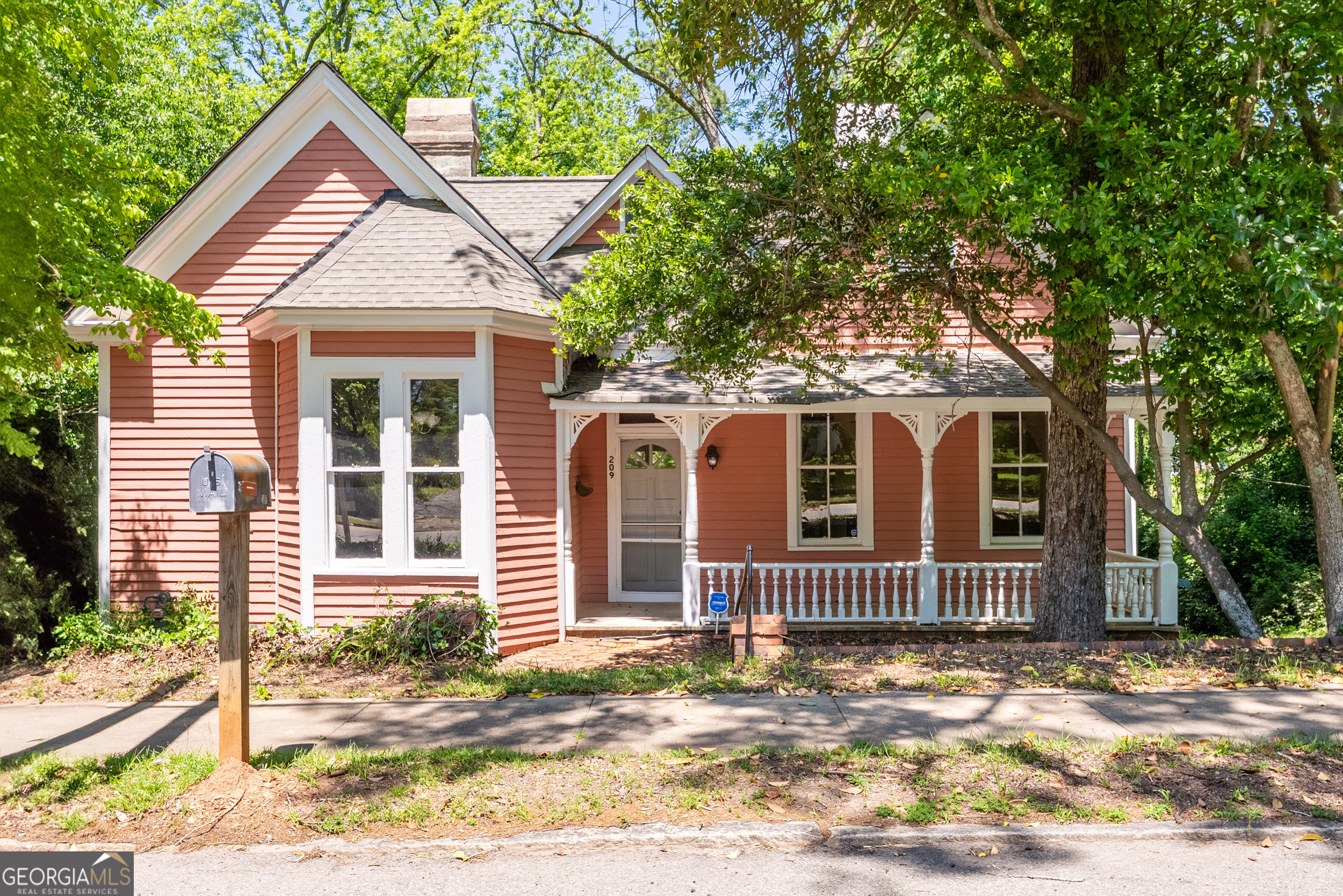 209 W Robert Toombs Avenue