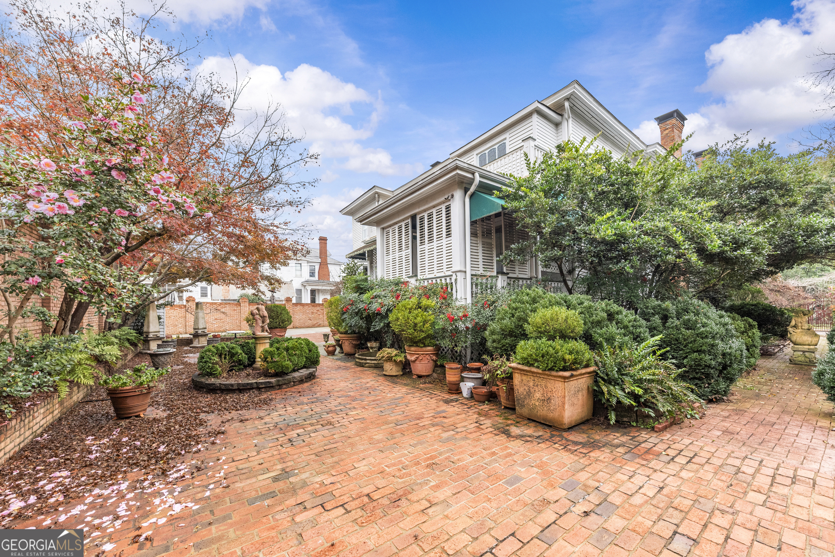 1155 Floyd Street NE