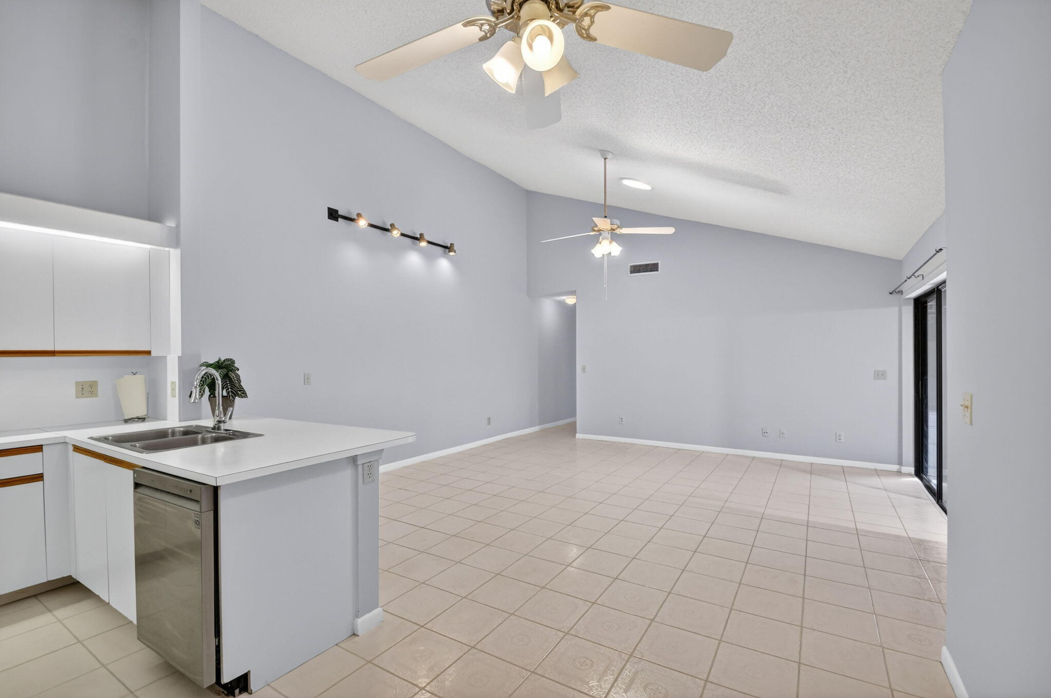 1604 Timberlane Circle
