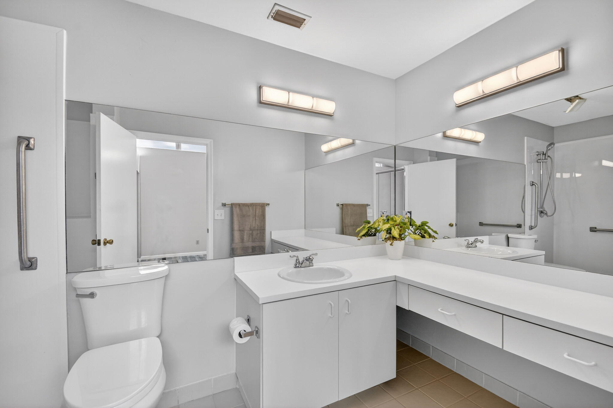 1604 Timberlane Circle