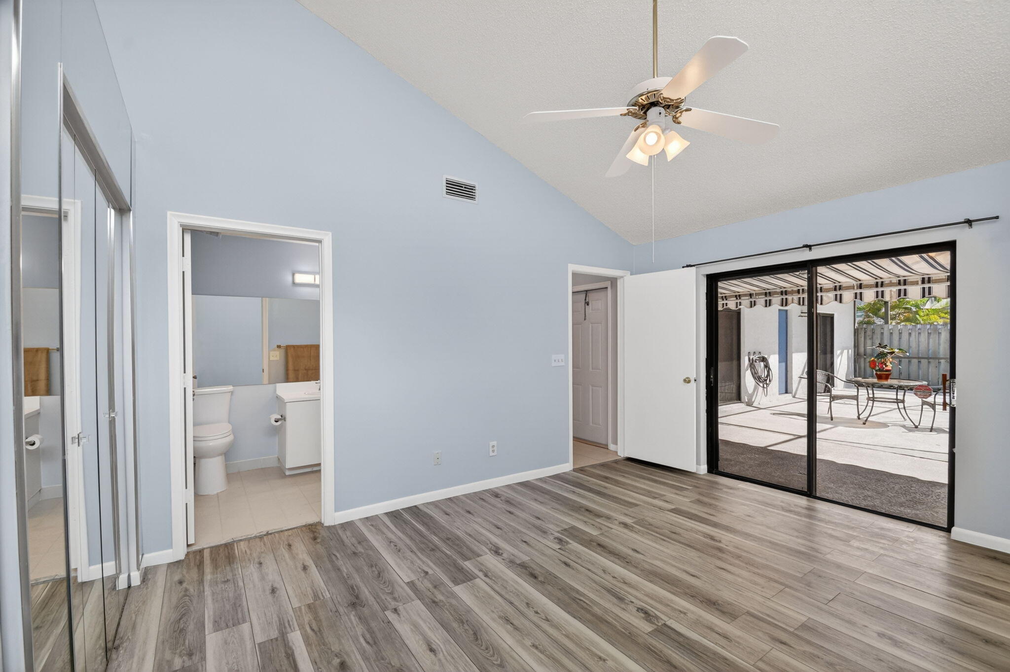 1604 Timberlane Circle
