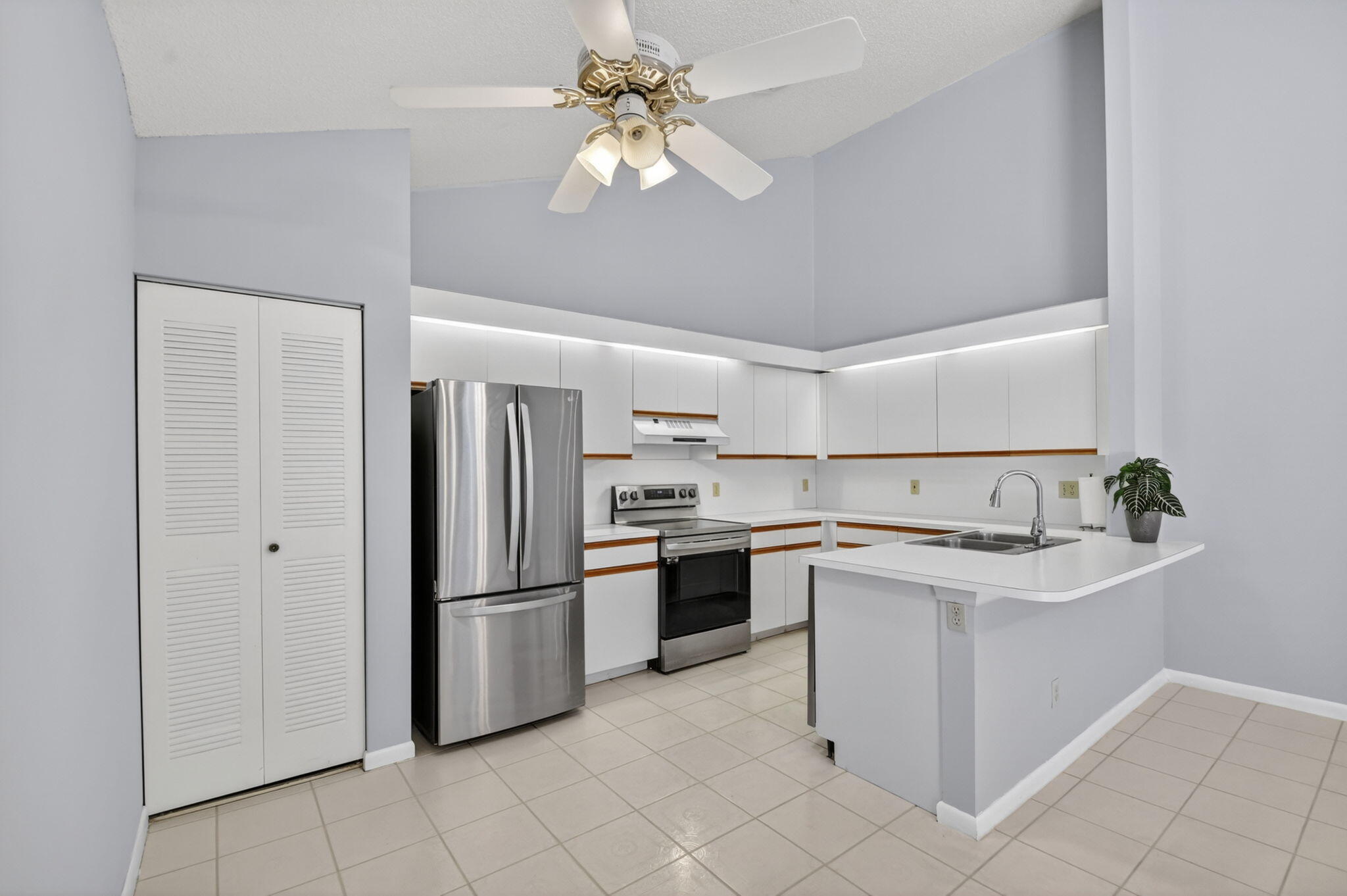 1604 Timberlane Circle