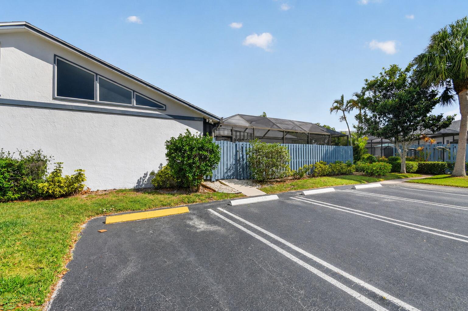 1604 Timberlane Circle