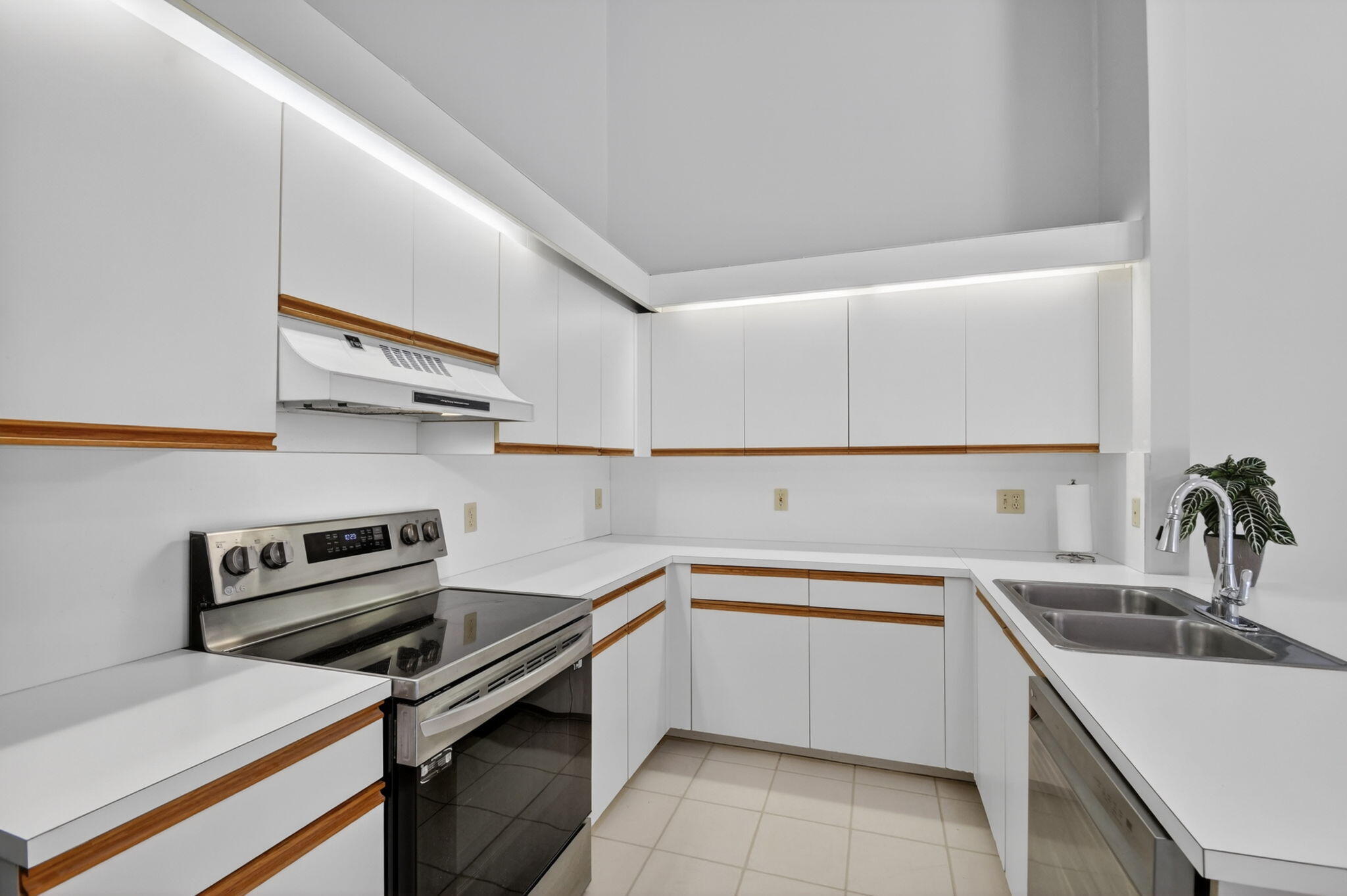 1604 Timberlane Circle