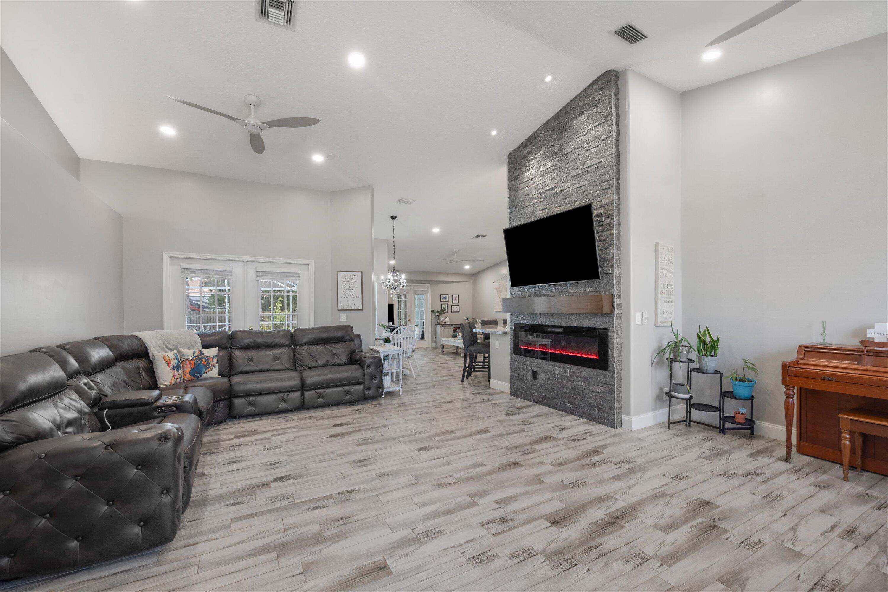 14862 85th Road N