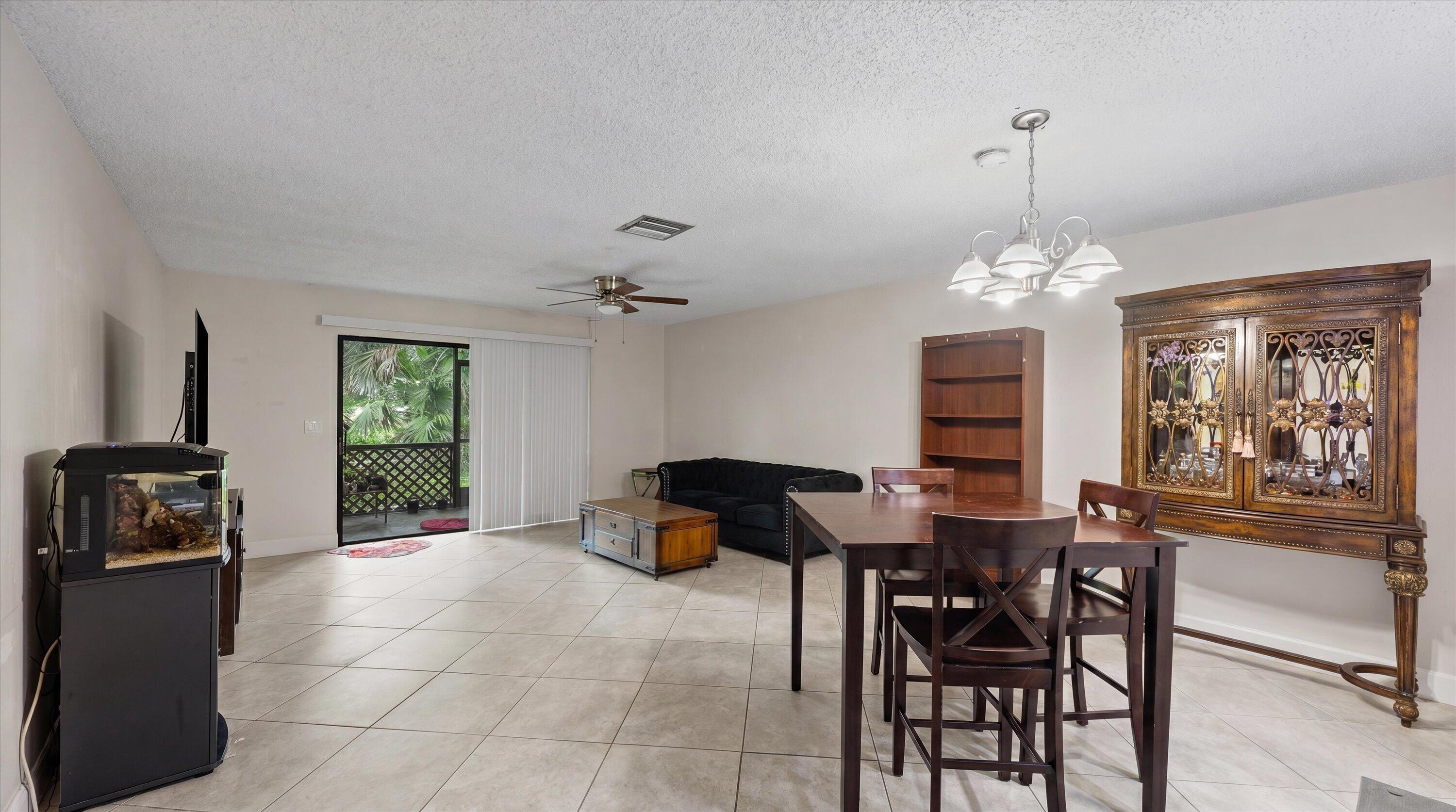 1303 Lakeview E