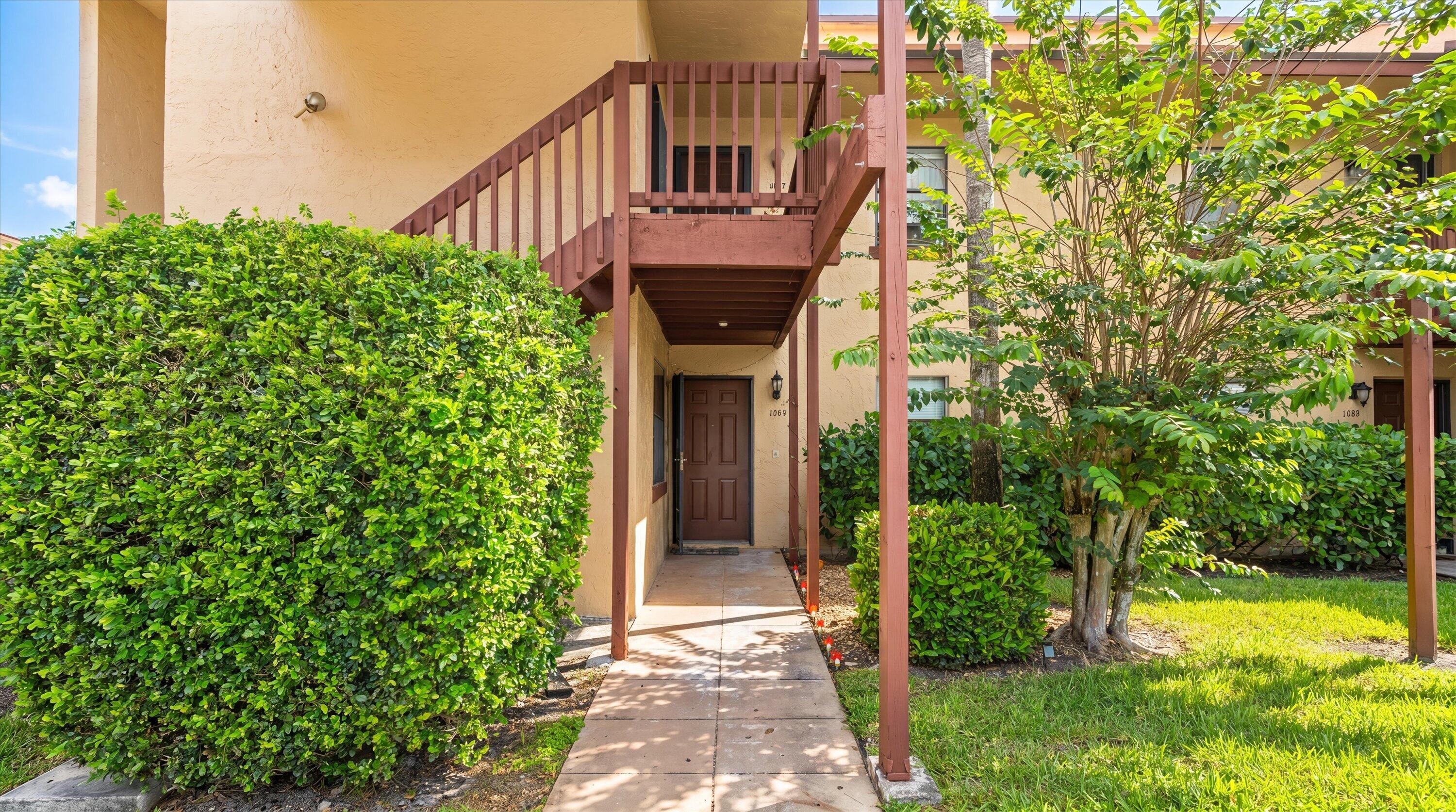 1303 Lakeview E