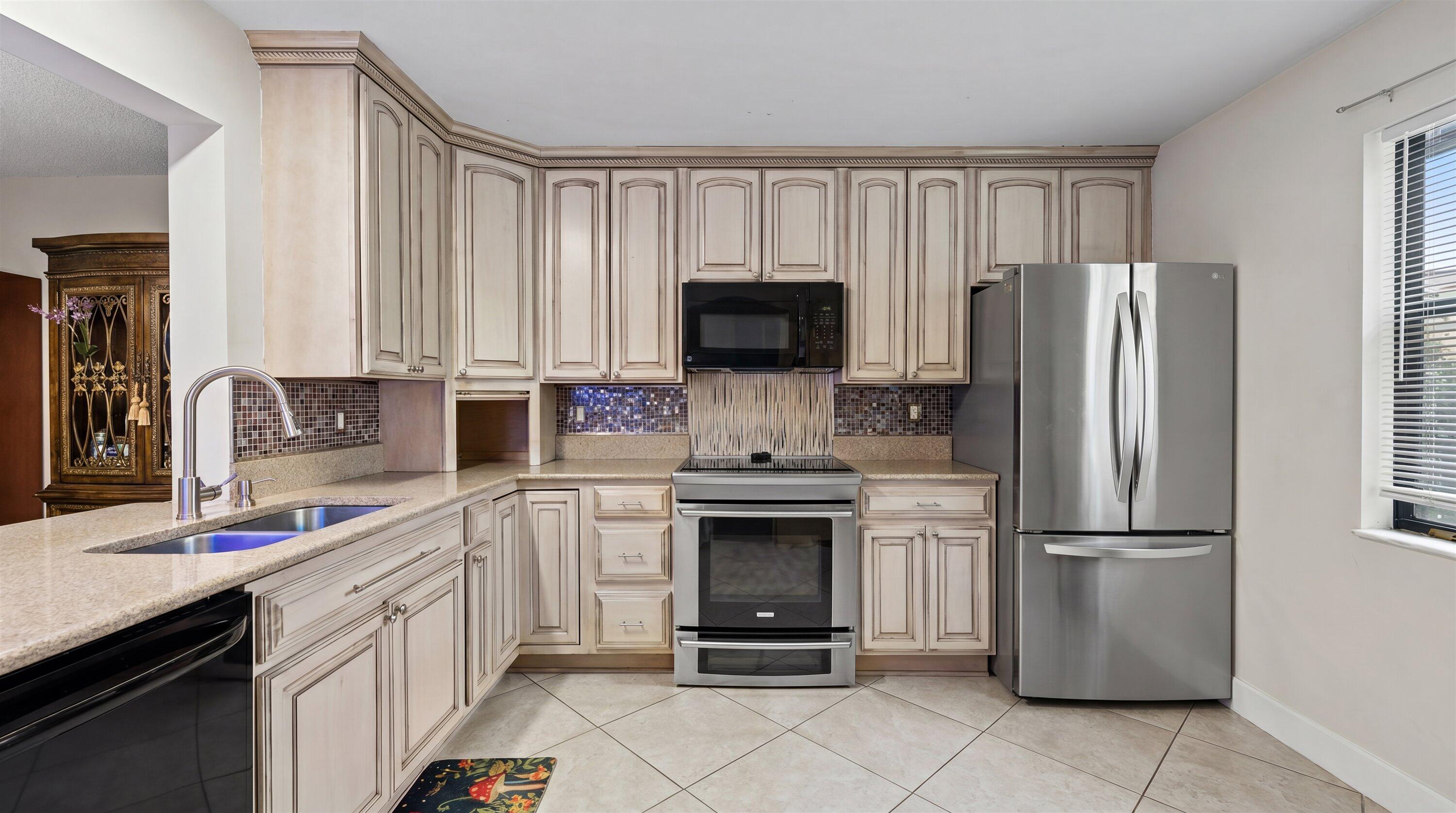 1303 Lakeview E