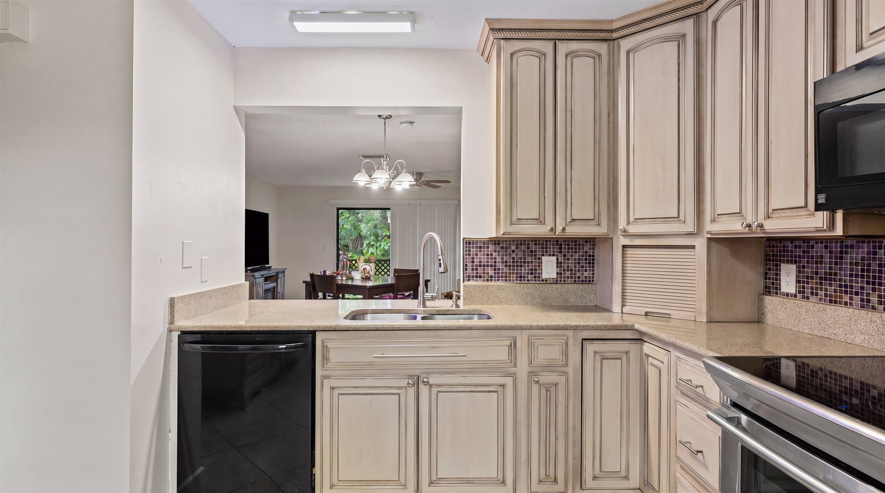 1303 Lakeview E