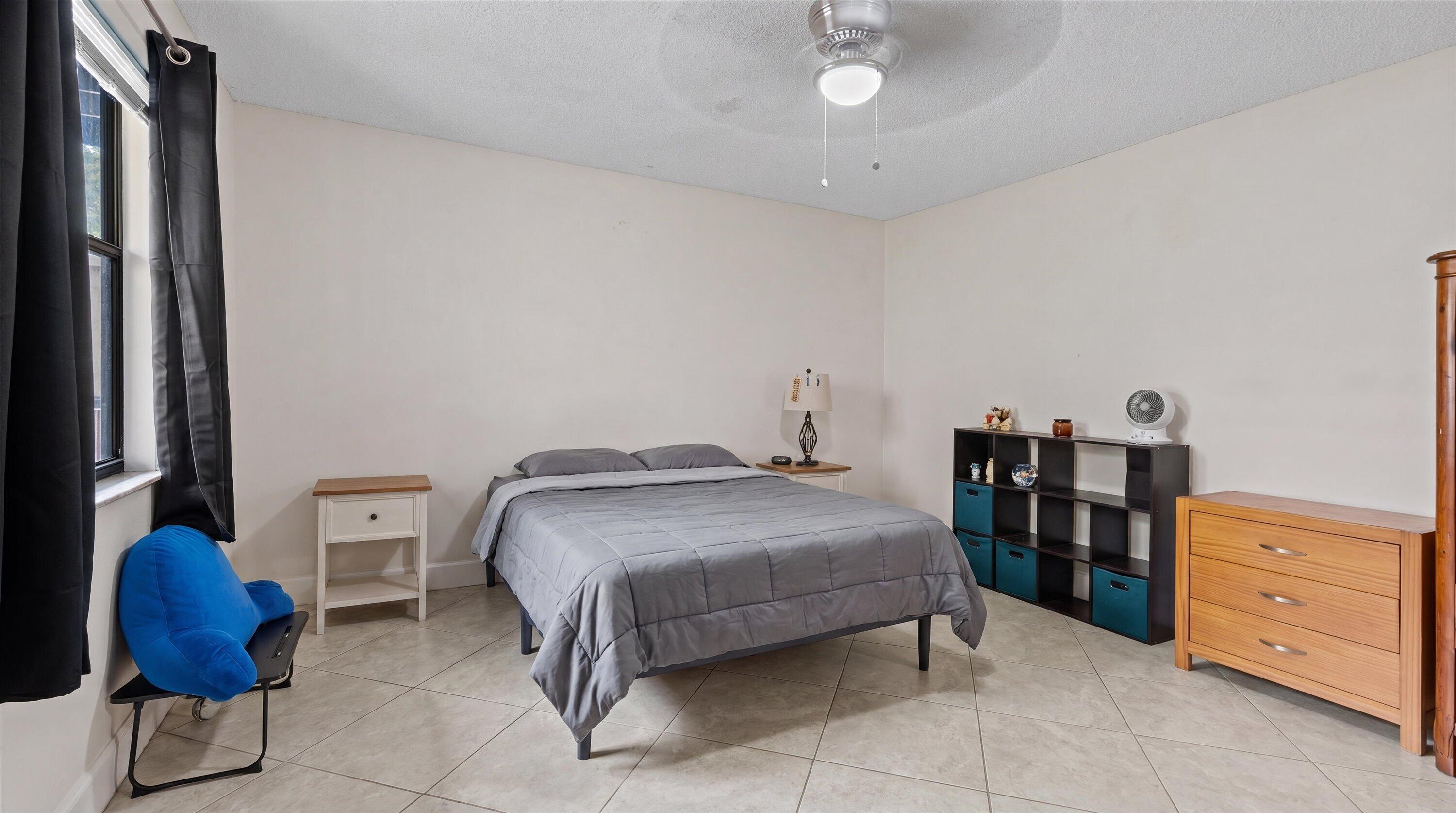 1303 Lakeview E